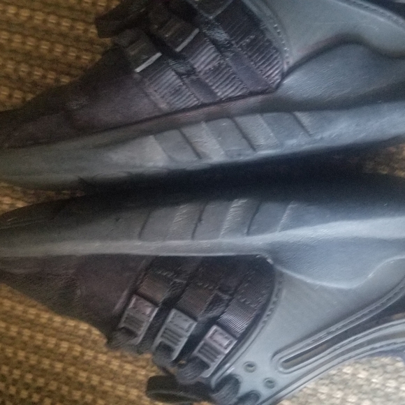 sneakers - Picture 2 of 3